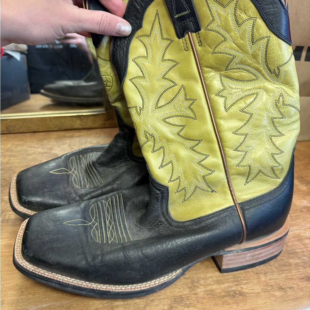 Men’s 9EE Ariat Boots